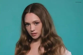shira haas height
